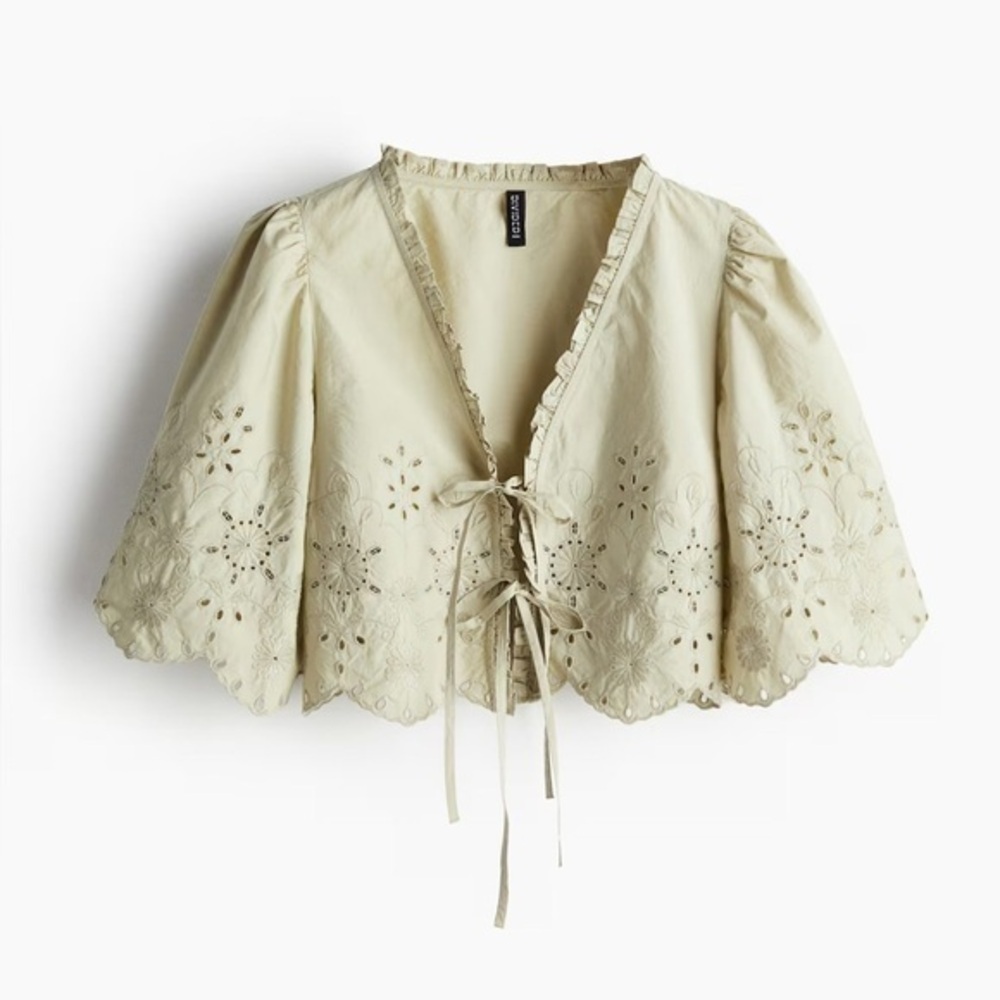 DIVIDED | H&M Green Cropped crochet Blouse, scalloped hem, front ties, boho (s)